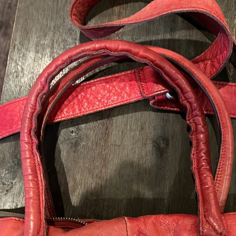 Liebeskind Berlin red shoulder or crossbody leather bag. - Picture 4 of 9